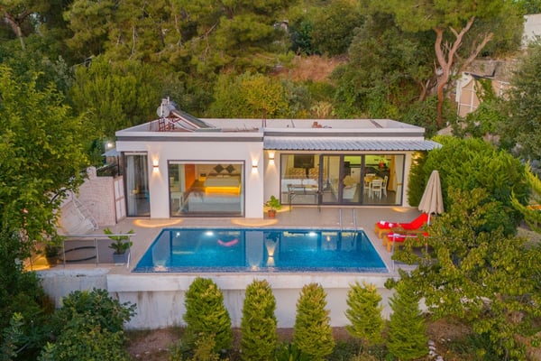 Villa Rint, Jakuzili, Deniz Manzaralı, Isıtmalı Havuzlu 3