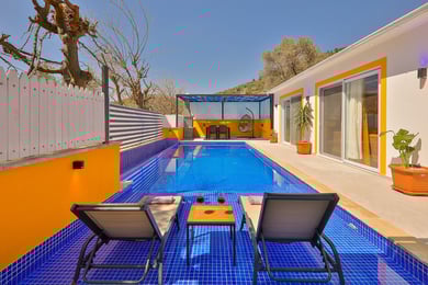 Villa Lapaz, Doğa İçerisinde, Geniş Havuzlu, Manzaralı Villa 2