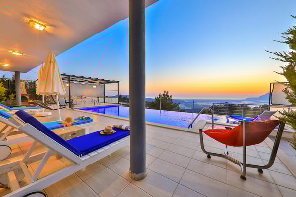 Villa Polen, Deniz Manzaralı, Doğa İçerisinde, Geniş Havuzlu, Jakuzili Lüks Villa 2
