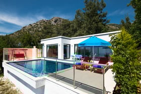 Villa Rint, Jakuzili, Deniz Manzaralı, Isıtmalı Havuzlu Villa 1