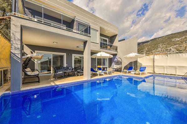 Villa Toprak, Geniş Havuzlu, Markete Yakın, Muhafazakar Villa 2