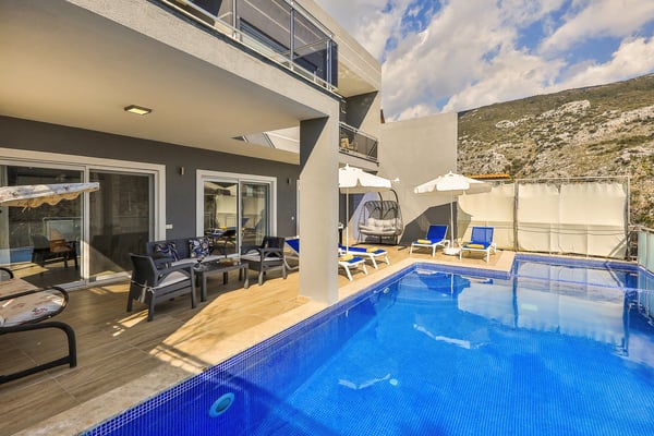 Villa Toprak, Geniş Havuzlu, Markete Yakın, Muhafazakar Villa 3