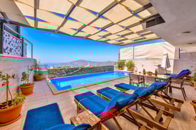 Villa Azra, İki Havuzlu, Deniz Manzaralı, Site İçerisinde Lüks Villa 2
