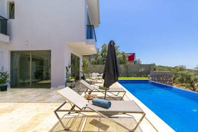 Villa Asaf-2, Manzaralı, Geniş Havuzlu Muhafazakar 1