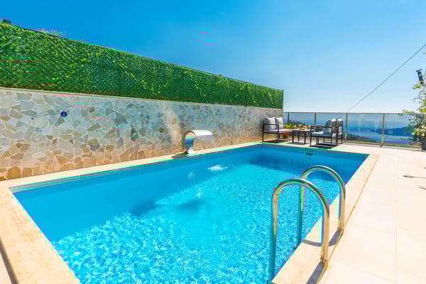 Villa Rüzgar, Geniş Havuzlu, Merkezi Konumda Korunaklı Villa 1