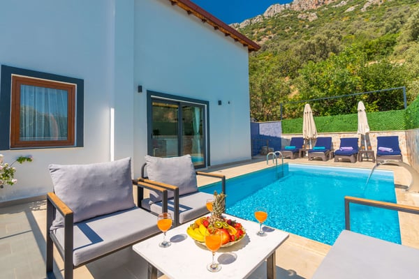 Villa Rüzgar, Geniş Havuzlu, Merkezi Konumda Korunaklı Villa 2
