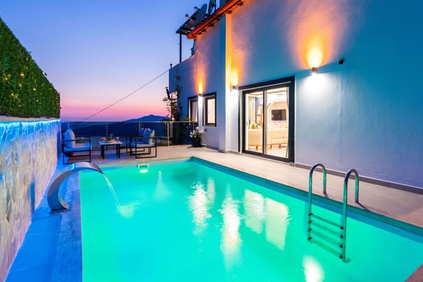 Villa Rüzgar, Geniş Havuzlu, Merkezi Konumda Korunaklı Villa 1