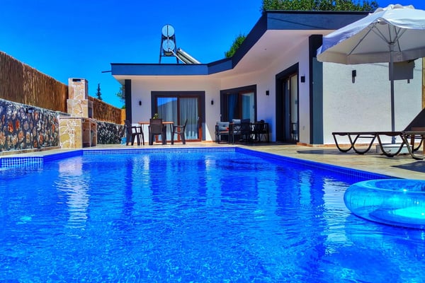 Villa Erato, Şahane Manzaralı, Doğa İçinde Muhafazakar Villa 3