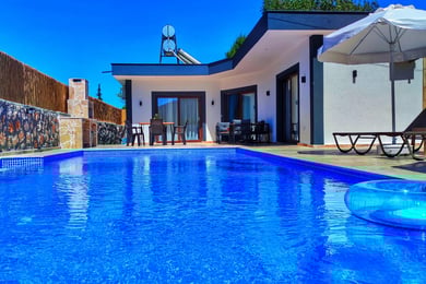 Villa Erato, Şahane Manzaralı, Doğa İçinde Muhafazakar Villa 3