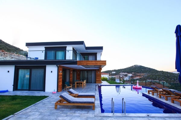 Villa Verona, Deniz Manzaralı, Korunaklı Havuzlu Lüks Villa 1