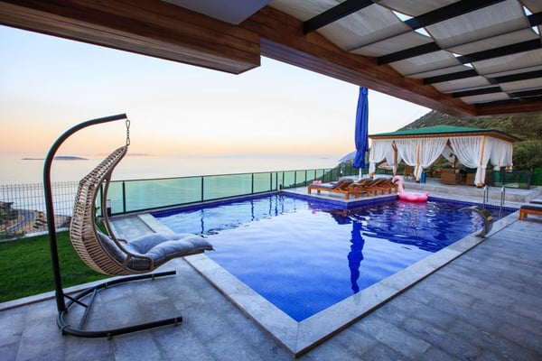 Villa Verona, Deniz Manzaralı, Korunaklı Havuzlu Lüks Villa 2