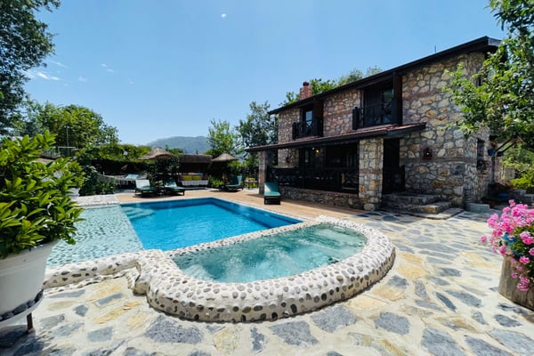 Villa Leo-2, Muhafazakar Yüzme Havuzlu, Doğa İçinde Villa 2