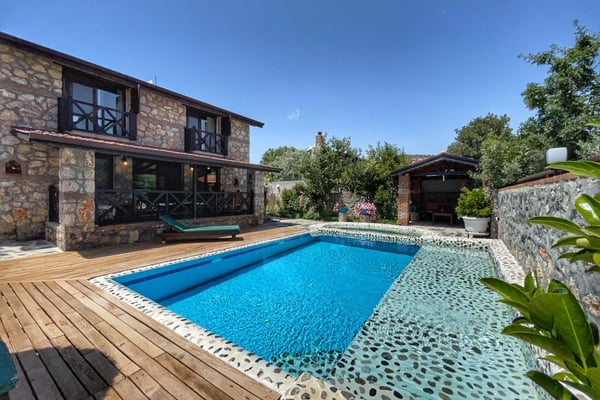 Villa Leo-2, Muhafazakar Yüzme Havuzlu, Doğa İçinde Villa 1