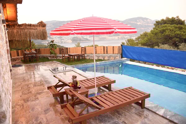 Villa Pigu, Taş Mimarili, Doğa İçerisinde Jakuzili Villa 3