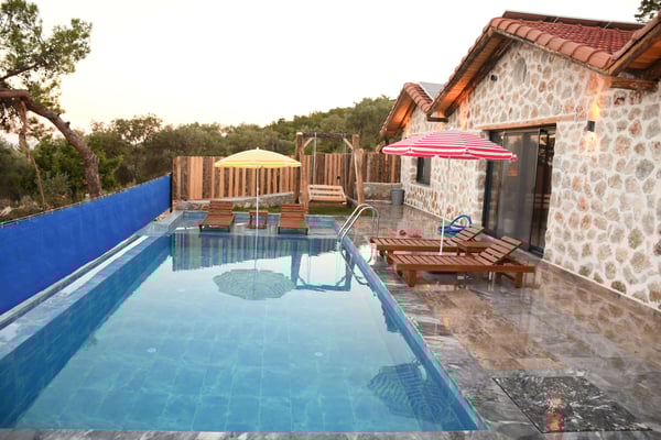 Villa Pigu, Taş Mimarili, Doğa İçerisinde Jakuzili Villa 2