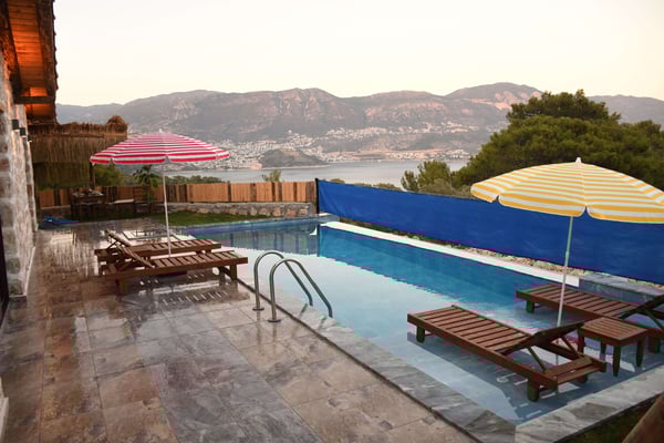Villa Pigu, Taş Mimarili, Doğa İçerisinde Jakuzili Villa 1
