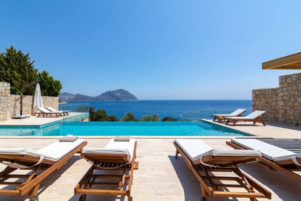 Villa Yerdeniz-2, Denize sıfır, Deniz Manzaralı, 4 Odalı ve Kendine Ait Plajlı Villa 2