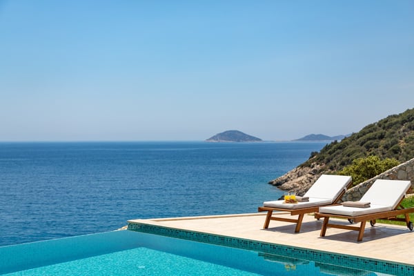 Villa Yerdeniz-1, Denize sıfır, Deniz Manzaralı, 6 Odalı ve Kendine Ait Plajlı Villa 2