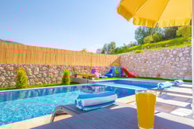 Villa Evcara, İki Odalı, Korunaklı Havuzlu Jakuzili Villa 3