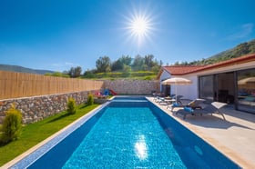 Villa Evcara, İki Odalı, Korunaklı Havuzlu Jakuzili Villa 2
