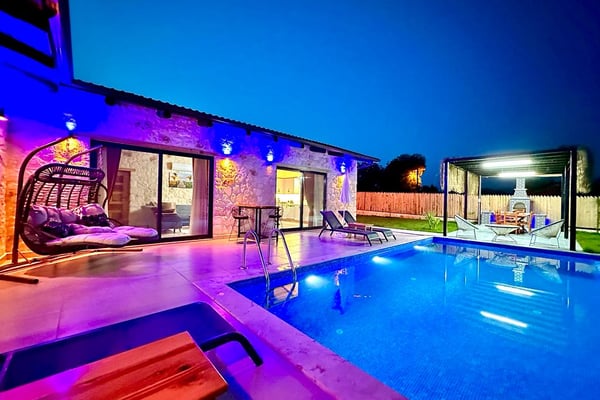 Villa Tomtom, Kaş Bölgesinde, 2 Odalı, Muhafazakar, Balayı Villası 1