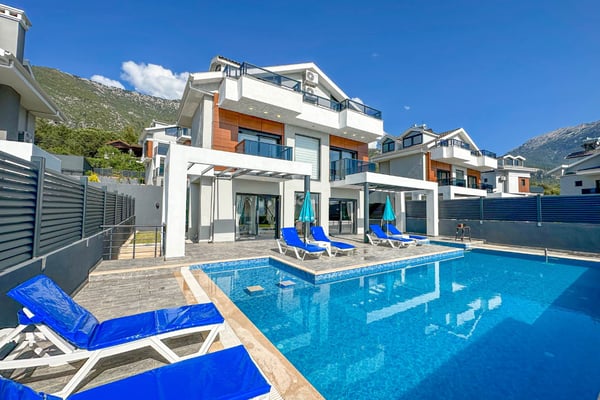 Villa Megalos-2, Ölüdeniz Bölgesinde, Merkezi Konumda ve 4 Odalı 1