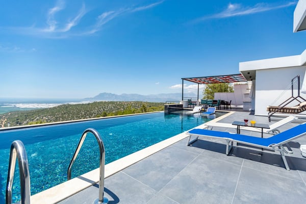 Villa Pax-2, Kalkan Bölgesinde, 4 Kişilik, Korunaklı Havuzlu ve Jakuzili 2