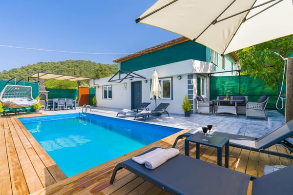Villa Petra-1, Kalkan Bölgesinde, İki Odalı, Korunaklı ve Jakuzili Villa 1
