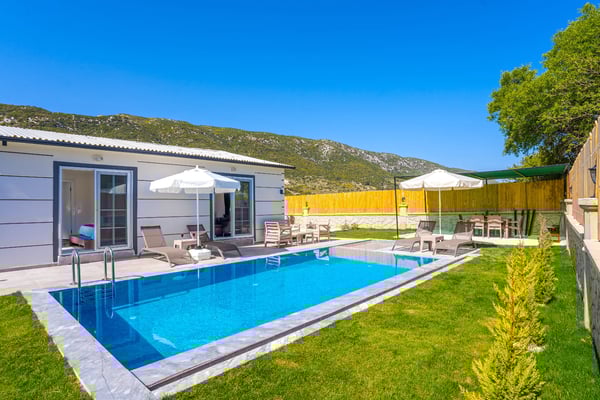 Villa Petra-2, İki Odalı, Korunaklı ve Jakuzili 3