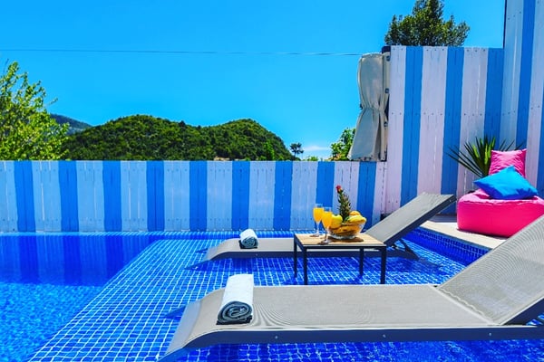 Villa Clara, Kalkan Bölgesinde, İki Odalı, Doğa İçerisinde, Jakuzili, Korunaklı Villa 3