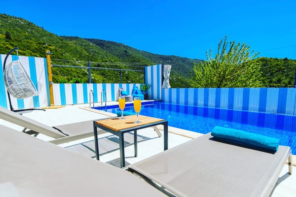 Villa Clara, Kalkan Bölgesinde, İki Odalı, Doğa İçerisinde, Jakuzili, Korunaklı Villa 2