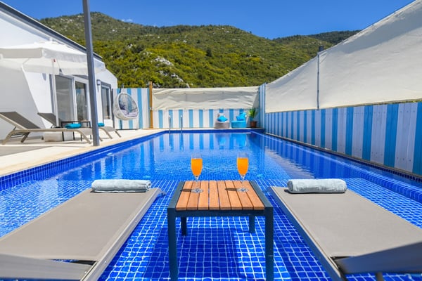 Villa Clara, Kalkan Bölgesinde, İki Odalı, Doğa İçerisinde, Jakuzili, Korunaklı Villa 1