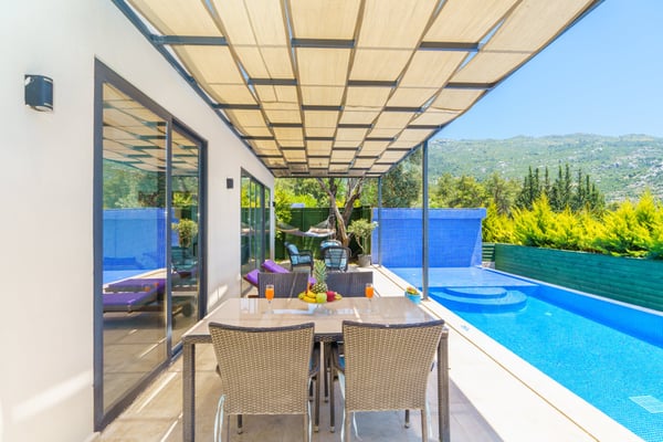 Villa Safran-2, İki Havuzlu, Doğa İçerisinde, Lüks Muhafazakar Villa 2