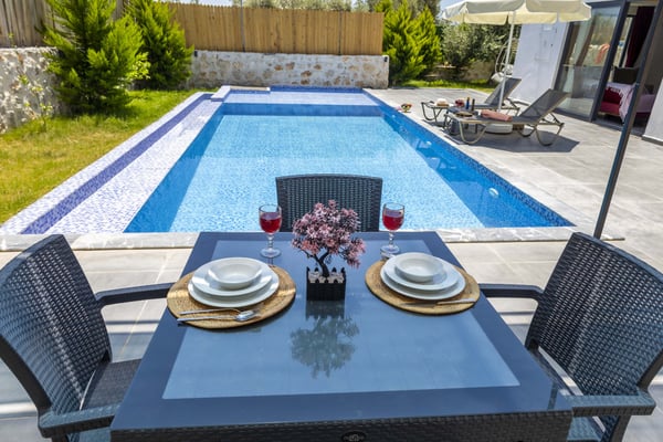 Villa Yek-2, Jakuzili, Korunaklı Havuzlu, Balayı Villası 3