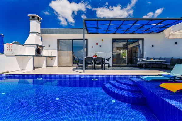 Villa Uranos, Kalkan Bölgesinde, İki Odalı, Korunaklı Havuzlu, Balayına Uygun Villa 1
