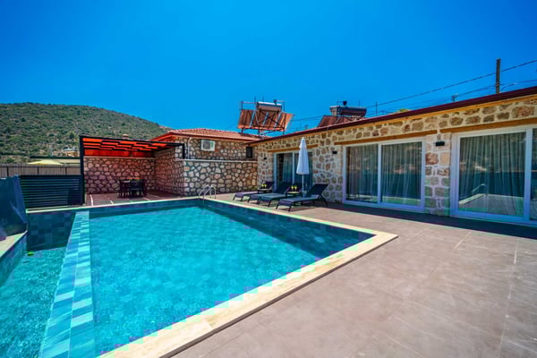 Villa Nisi, Kalkan Bölgesinde, İki Odalı, Jakuzili ve Saunalı, Korunaklı Villa 1