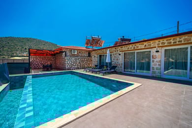 Villa Nisi, Kalkan Bölgesinde, İki Odalı, Jakuzili ve Saunalı, Korunaklı Villa 1