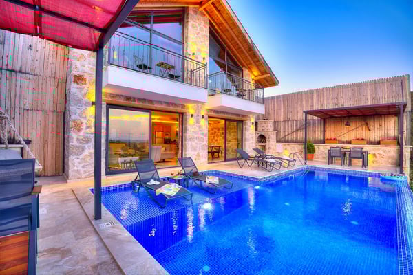 Villa Anahit, Çift Jakuzili, Taş Mimarili Muhafazakar Villa 1