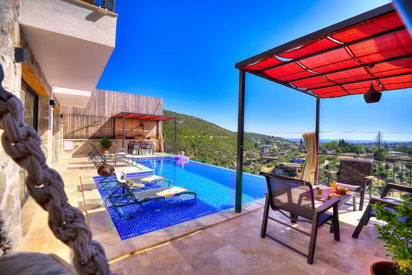 Villa Anahit, Çift Jakuzili, Taş Mimarili Muhafazakar Villa 3