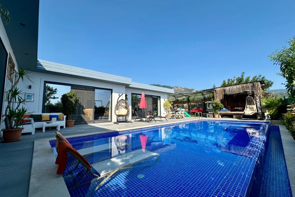 Villa Karnaval, Korunaklı Havuzlu, Jakuzili, Sinema Odalı Villa 1
