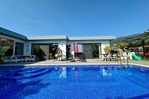Villa Karnaval, Korunaklı Havuzlu, Jakuzili, Sinema Odalı Villa 3