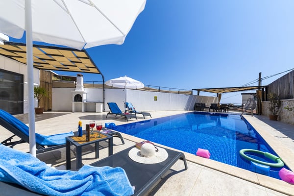 Villa Erna, Merkrezi Konumda, Jakuzili, Lüks Korunaklı Villa 2