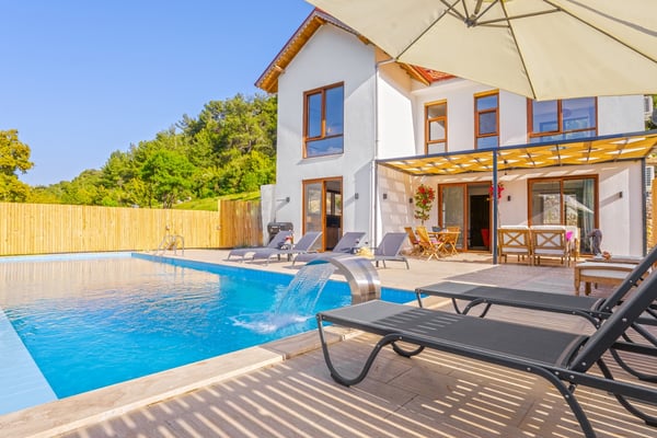 Villa Süt, 4 Odalı, Jakuzili, Korunaklı 1