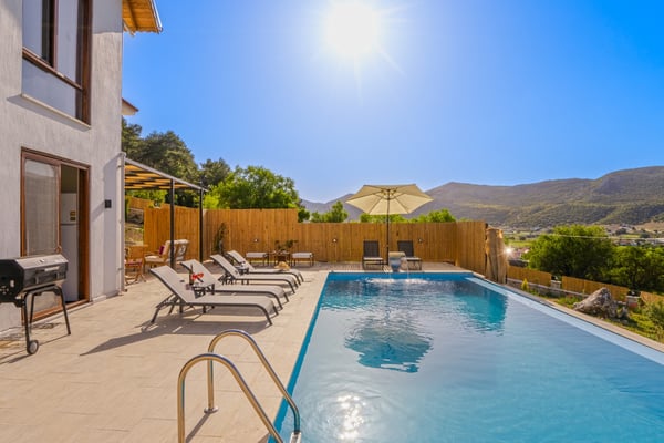 Villa Süt, 4 Odalı, Jakuzili, Korunaklı 2