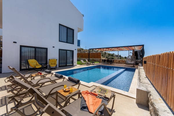 Villa Smurfs-2, Jakuzili, 3 Odalı, Korunaklı Havuz 1