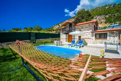 Villa Saten, 2 Kişilik, Doğa İçerisinde, Jakuzili Balayı Villası 2