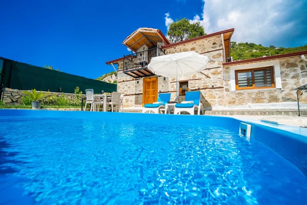 Villa Saten, 2 Kişilik, Doğa İçerisinde, Jakuzili Balayı Villası 3