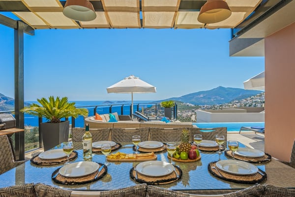 Villa Odessa, 5 Odalı, Jakuzili, Deniz Manzaralı, Lüks 3