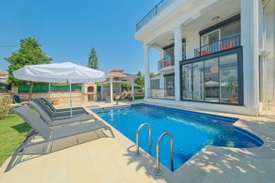 Villa Pale, Merkezi Konumda, 3 Odalı ve Saunalı 3