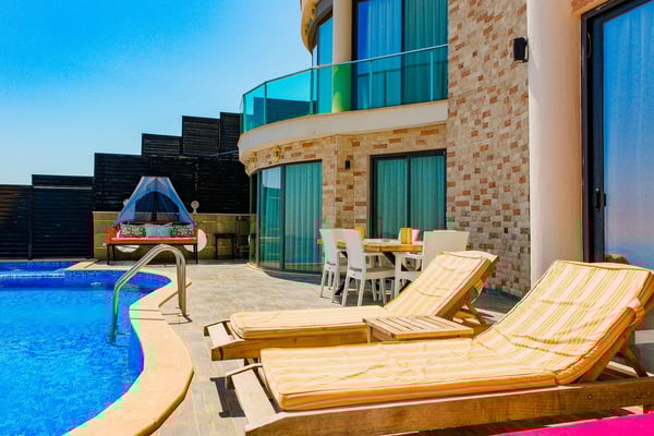 Villa Ahenk, Geniş Korunaklı Havuzlu, Deniz Manzaralı Villa 2